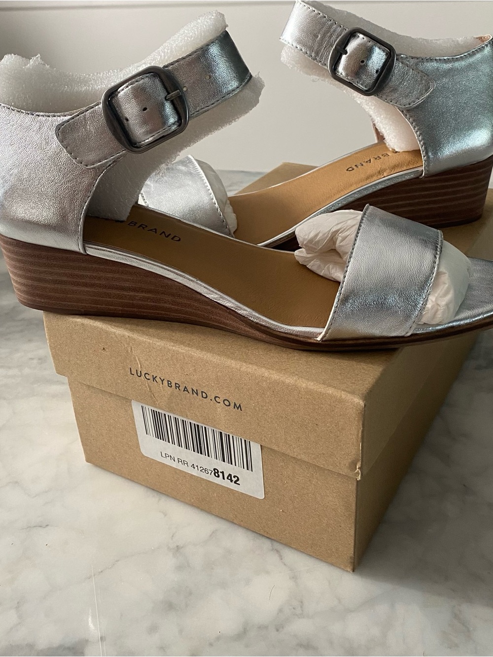 Lucky Brand Riamsee Wedge Sandals Size 8.5 Silver Platinum Leather Ankle Strap